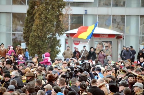 Mii de români s-au prins în horă de ziua Unirii Principatelor Poza 66224