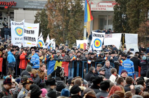 Mii de români s-au prins în horă de ziua Unirii Principatelor Poza 66226
