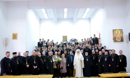 Hram luminos la Facultatea de Teologie din Bucureşti Poza 65845