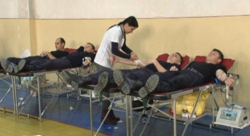 Elevii Şcolii de subofiţeri din Boldeşti au donat sânge Poza 65607