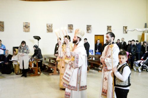 Liturghie arhierească la Parohia Ortodoxă Română din Lugo, Spania Poza 65387