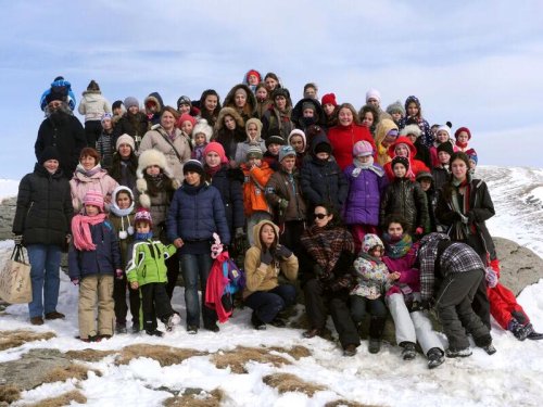 Copiii de la Valea Plopului au fost în vacanţă la Mănăstirea Caraiman Poza 65180