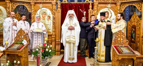 Patriarhul României a oferit o raclă cu moaştele Sfântului Nicolae pentru Parohia Vatra Luminoasă Poza 65122