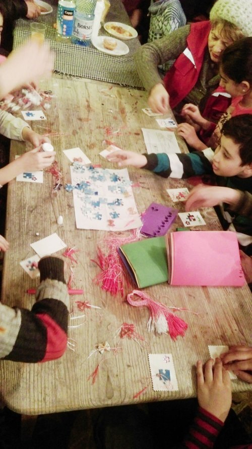 Copiii din parohiile sibiene confecţionează mărţişoare Poza 64537