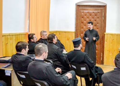 Cursuri pentru personalul Episcopiei Caransebeșului Poza 64546