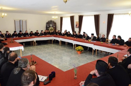 Arhiepiscopia Iaşilor organizează cursuri pentru obţinerea gradelor profesionale de definitivat şi gradul II în preoţie Poza 64094