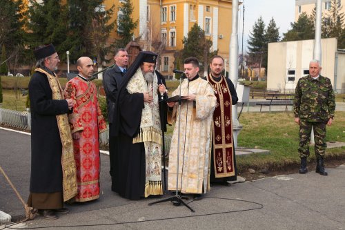 Binecuvântare pentru noi ofiţeri ai Armatei Române Poza 64016