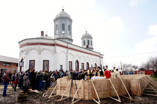 Piatră de temelie pentru o capelă în parohia ilfoveană Sinteşti Poza 63984