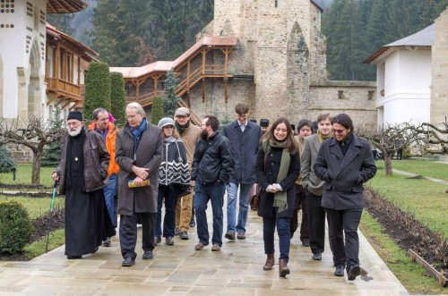 Participanţii Conferinţei „Faith and Community around the Mediterranean in Late Antiquity and the Middle Ages“, în vizită la Mănăstirea Putna Poza 63578