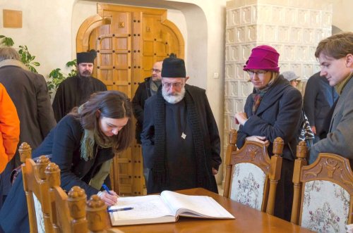 Participanţii Conferinţei „Faith and Community around the Mediterranean in Late Antiquity and the Middle Ages“, în vizită la Mănăstirea Putna Poza 63579