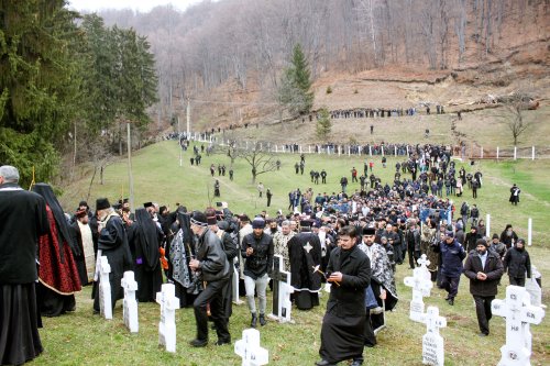 Părintele Neonil Ștefan, starețul Mănăstirii Frăsinei, a fost înmormântat Poza 63325
