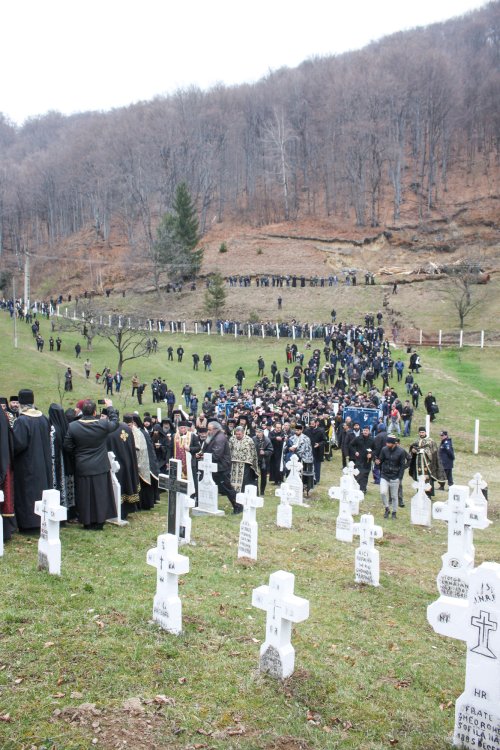 Părintele Neonil Ștefan, starețul Mănăstirii Frăsinei, a fost înmormântat Poza 63326