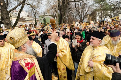 Două zile de procesiune cu icoanele în București Poza 63260