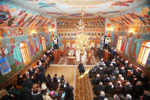 Slujiri arhiereşti în Duminica Ortodoxiei Poza 63244