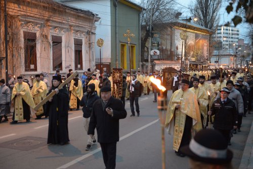 Litanie cu sfinte icoane în centrul Capitalei Poza 63208