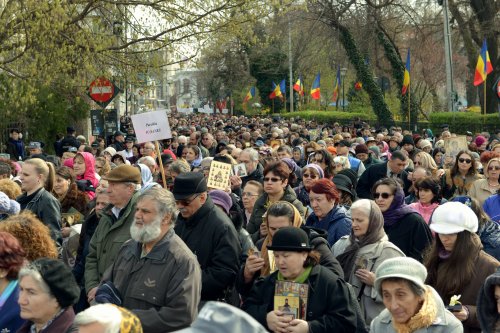 Litanie cu sfinte icoane în centrul Capitalei Poza 63212