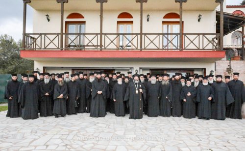 Conferinţă preoţească pe tema refugiaţilor în Mitropolia de Langada Poza 62947