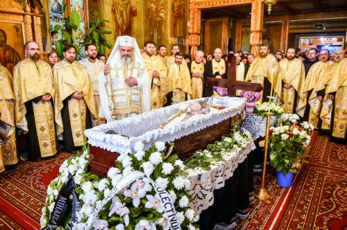 Patriarhul României la căpătâiul părintelui Alexandru Poza 62810