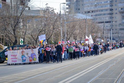 Peste 2.000 de persoane, la Marşul pentru viaţă de la Iaşi Poza 62753