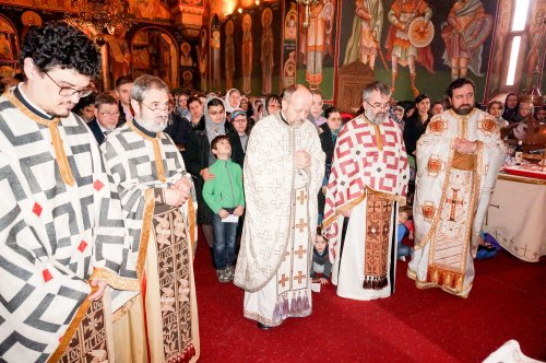 Hram la Biserica „Sfântul Grigorie Palama” din Bucureşti Poza 62737