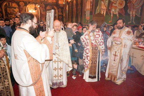 Hram la Biserica „Sfântul Grigorie Palama” din Bucureşti Poza 62739