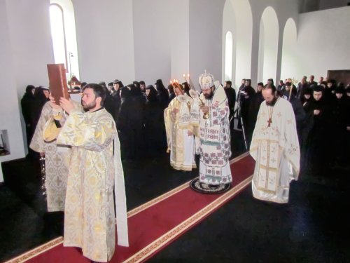 Slujire arhierească la Mănăstirea Nera Poza 62731