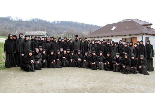 Slujire arhierească la Mănăstirea Nera Poza 62733
