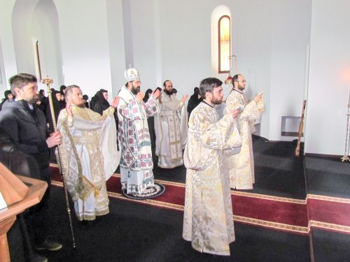 Slujire arhierească la Mănăstirea Nera Poza 62735