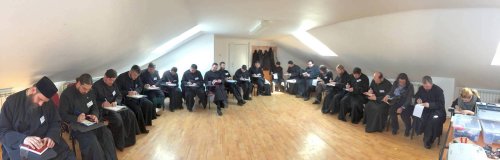 Seminar de formare pentru lucrul pastoral cu tinerii, la Miclăuşeni Poza 62388