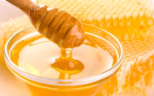 Apicultorii români vor taxe vamale pentru mierea provenită din ţările extracomunitare Poza 62144
