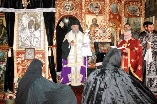 Liturghie și filantropie la Mănăstirea Adam Poza 62074