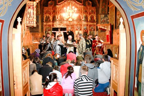 Liturghie și filantropie la Mănăstirea Adam Poza 62077