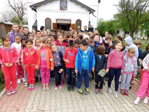 Proiect educațional și acțiuni social-filantropice în Dâmbovița Poza 61740