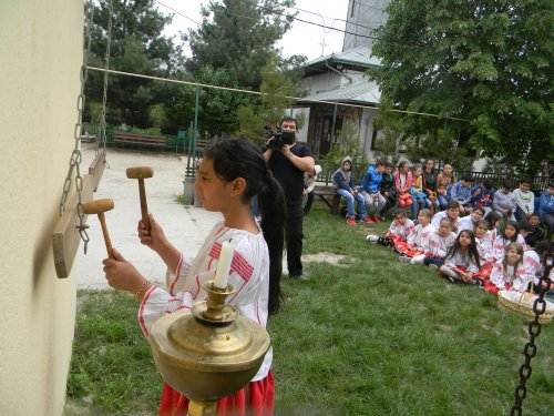 „Cântec către cer” - concurs de bătut toaca  Poza 61500