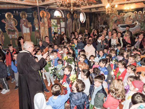 „Şcoala altfel” în Biserica „Sfânta Fecioară Maria” Poza 61483