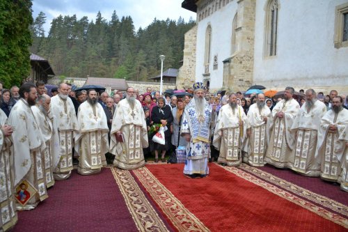 „Oamenii au fost încredinţaţi Maicii Domnului de Hristos atunci când El era pe cruce“ Poza 60623