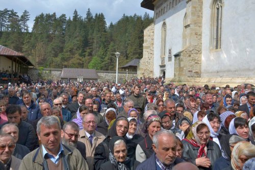 „Oamenii au fost încredinţaţi Maicii Domnului de Hristos atunci când El era pe cruce“ Poza 60624