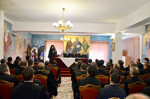 Preoţii din Protopopiatul Oradea reuniţi în conferinţă Poza 60420