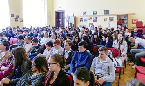 Conferință despre educația și devenirea personală a tinerilor la Arad Poza 60227
