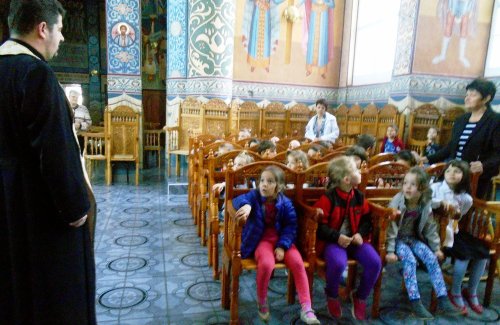 Ora de religie la Biserica „Naşterea Domnului” din Cluj-Napoca Poza 60122
