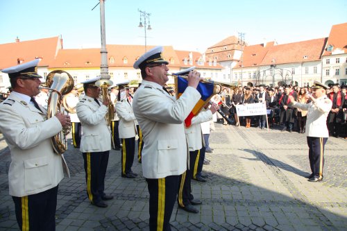 Festivitate de absolvire „Gaudeamus” în Piața Mare din Sibiu Poza 59914