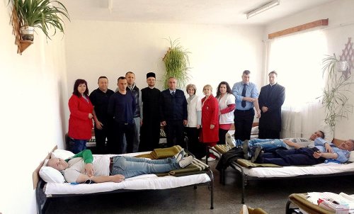 A XI-a ediţie a campaniei Donează sânge! Salvează o viaţă! - Acţiune comună a Patriarhiei Române şi Jandarmeriei Române - Poza 59874