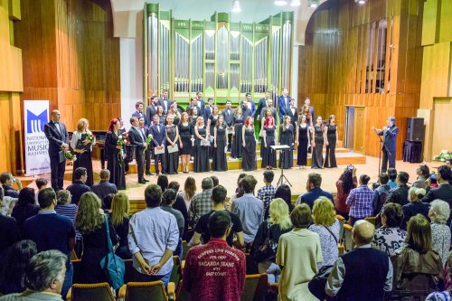 A fost lansat CD-ul „Cântările Sfintei Liturghii” de diac. Dragoş Alexandrescu Poza 59827