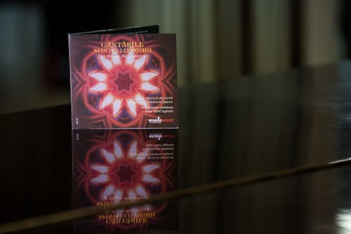 A fost lansat CD-ul „Cântările Sfintei Liturghii” de diac. Dragoş Alexandrescu Poza 59830