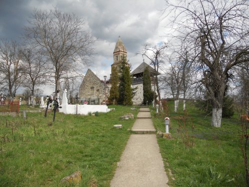 Biserica din Densuș, locul unde pietrele mărturisesc Poza 59744