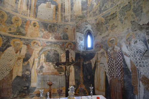 Biserica din Densuș, locul unde pietrele mărturisesc Poza 59758