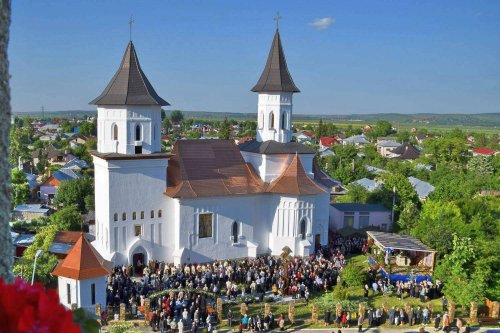 Biserici resfinţite în Mitropolia Moldovei şi Bucovinei Poza 59609