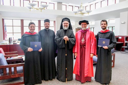 Teologi români absolvenţi la New York Poza 59591