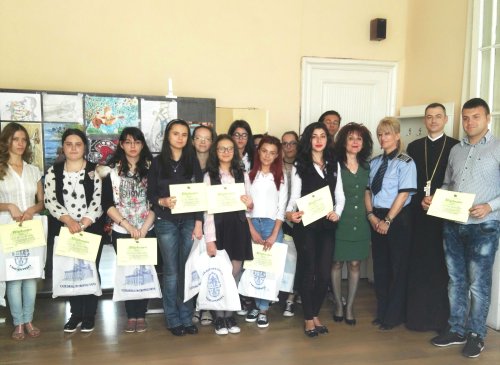 Au fost premiaţi câştigătorii Concursului „Mesajul meu antidrog”, la Târgovişte Poza 59536