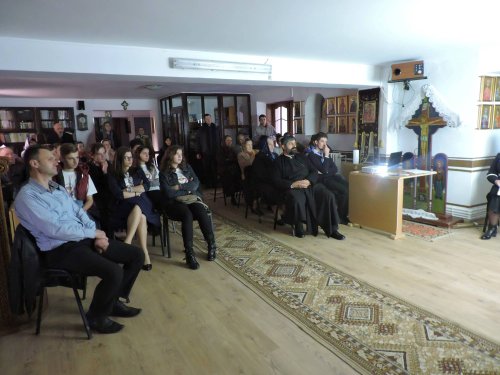 Centrul educaţional creştin ortodox din Bârlad, alternativă pentru tânăra generaţie Poza 59287